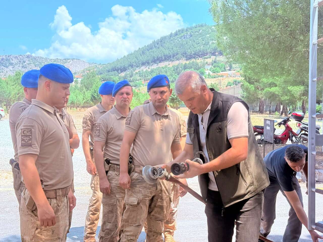 Muğla’da Jandarma Komandolarına Orman Yangınıyla Mücadele Eğitimi Verildi 4